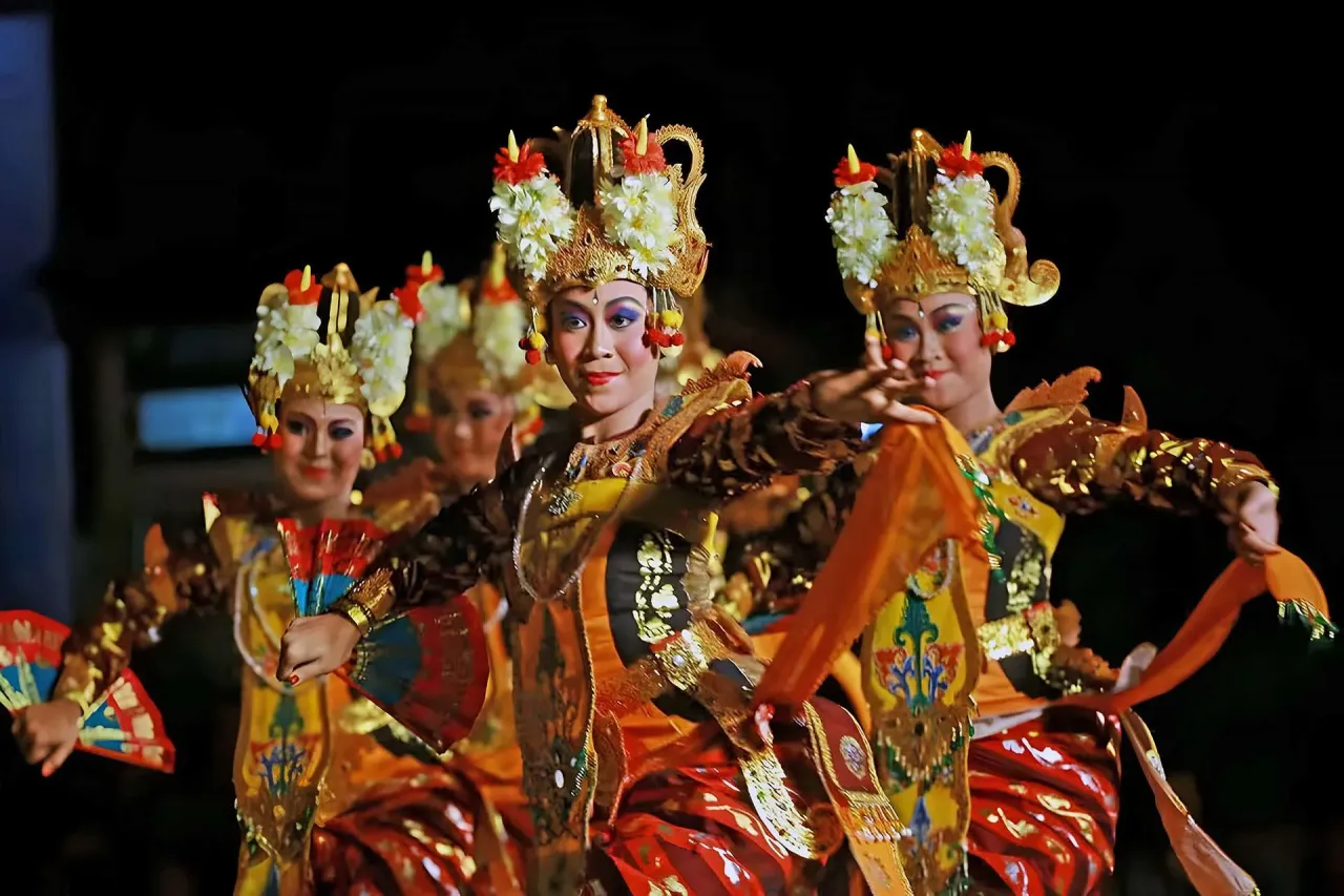 Legong dance performance